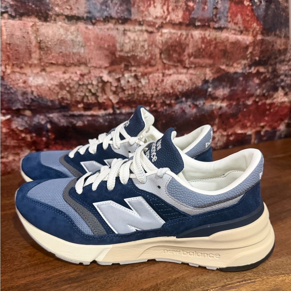 New Balance 997R Textured Blue and White Sneakers men’s size 9.5 women’s size 11